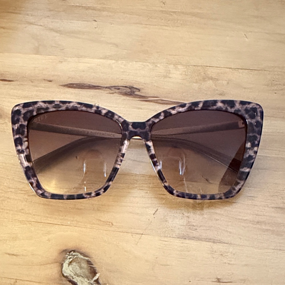 Diff sunglasses Becky II tortoise shell - image 1